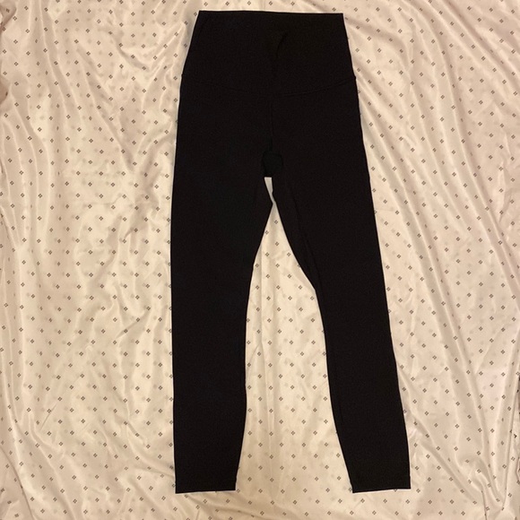 LuluLemon Wunder Under Leggings - Picture 3 of 5